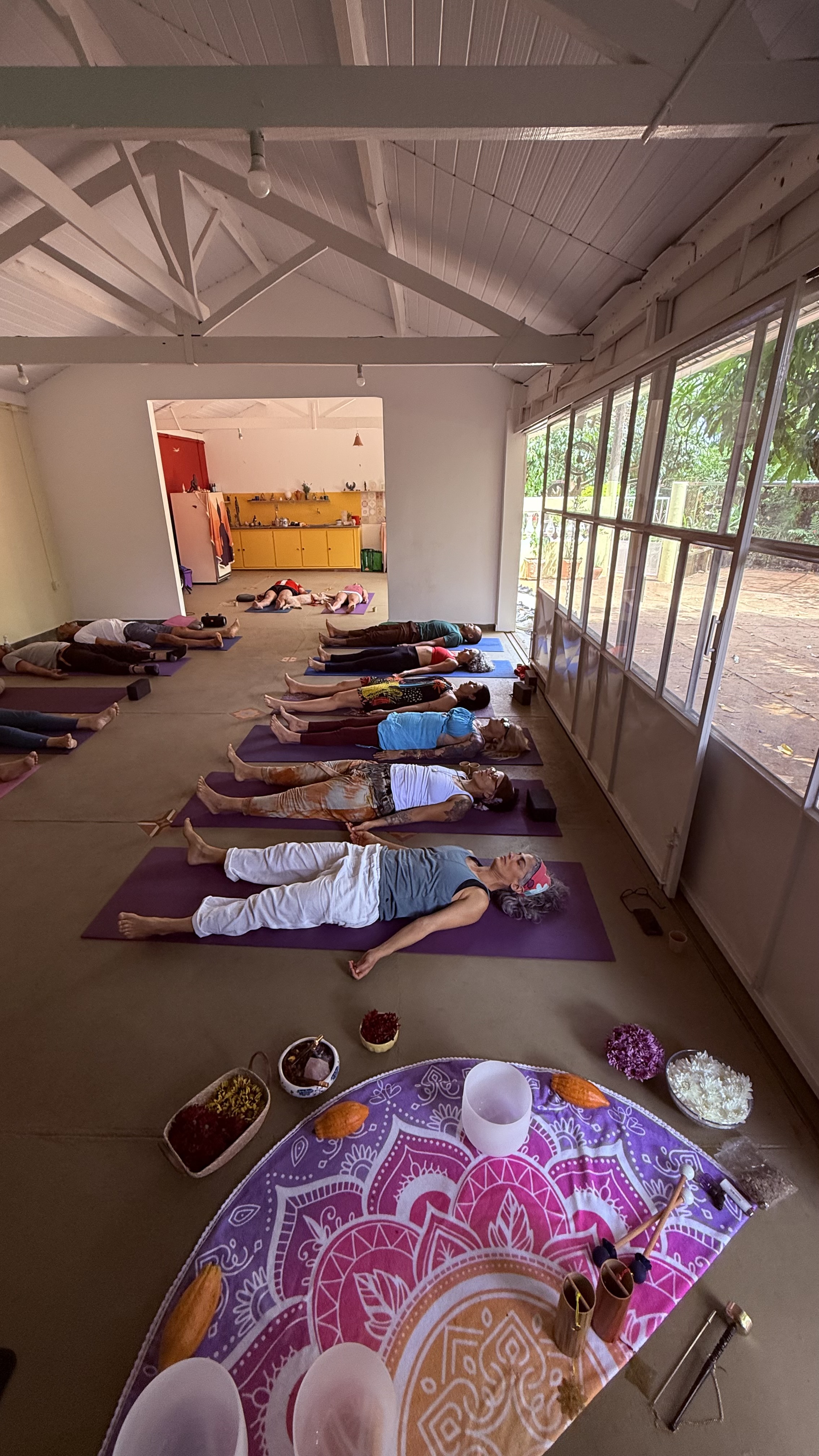 Vivencia Yoga com Cacau - Repouso em Savasana